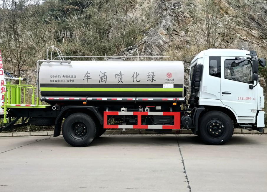 Dongfeng 10.6m3 B6.2(210HP) Water Sprinkler Tanker Truck