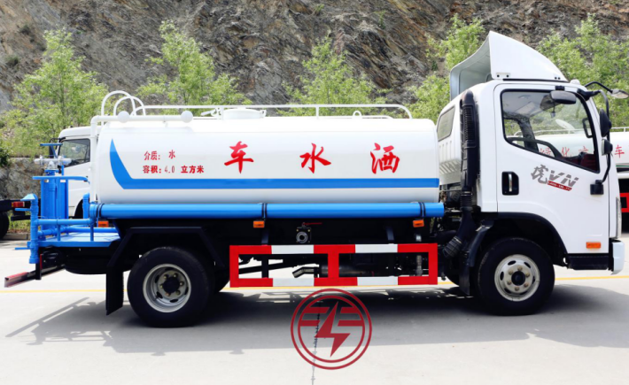Dongfeng 5m3 Special Vehicle Road Sprinkler Famous Engine Euro 5 Minitype Water Truck