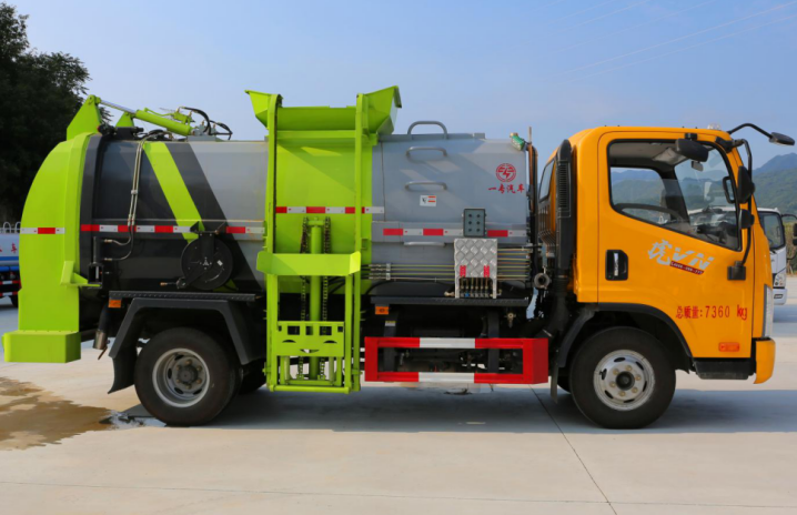 Dongfeng/Isuzu 4.5m3 Hanging Bucket Gabbage Truck Special Self-loading and Unloading Type