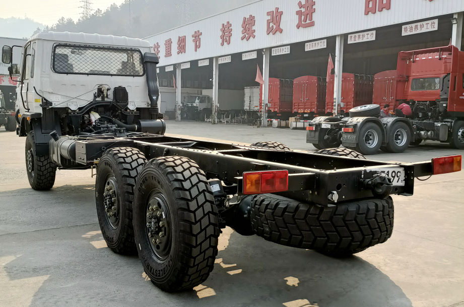 Dongfeng Carrier Desert Military 6x6 All Wheel Drive Off Road Military Cargo Army Truck SUV Special Vehicle
