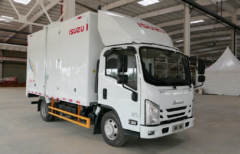 New Japanese style 4JJ1GJ engine 170 hp powerful city road transport truck Mini cargo truck hot sale